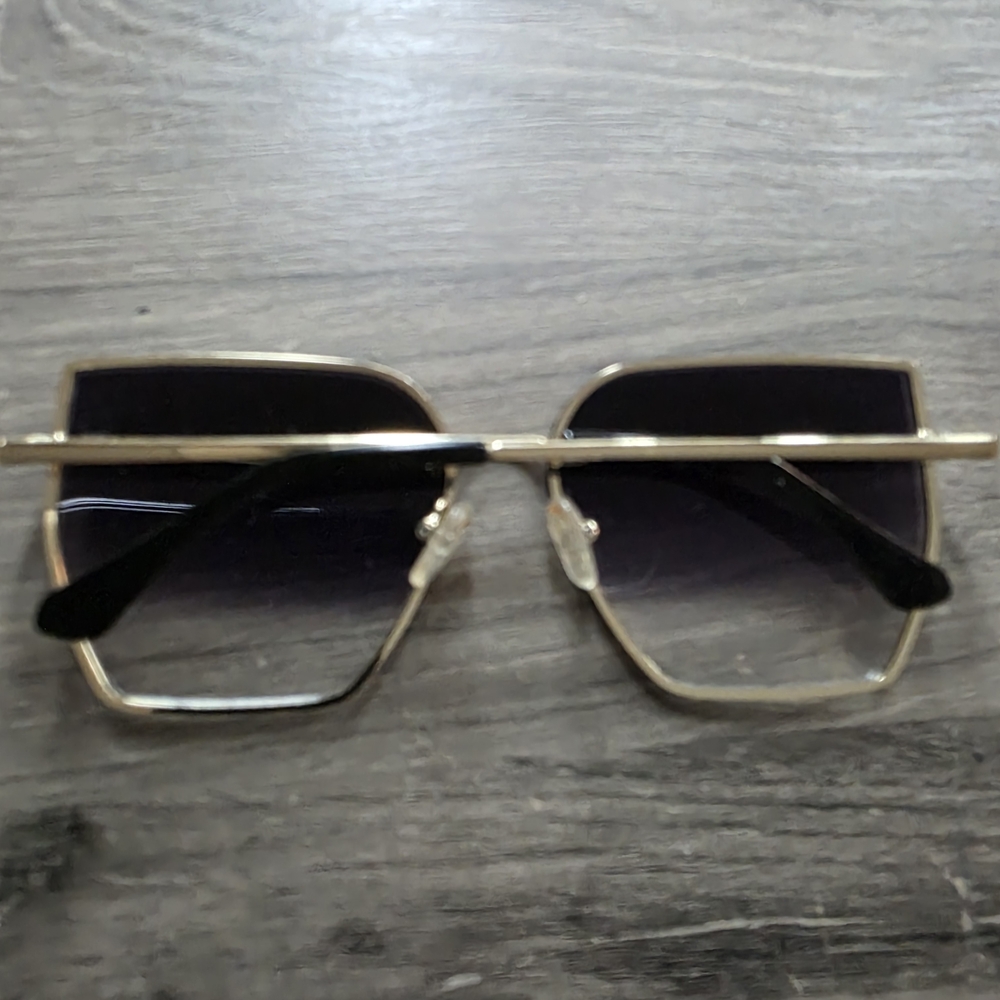 Quay Australia Women's Sunglasses - Picture 2 of 2